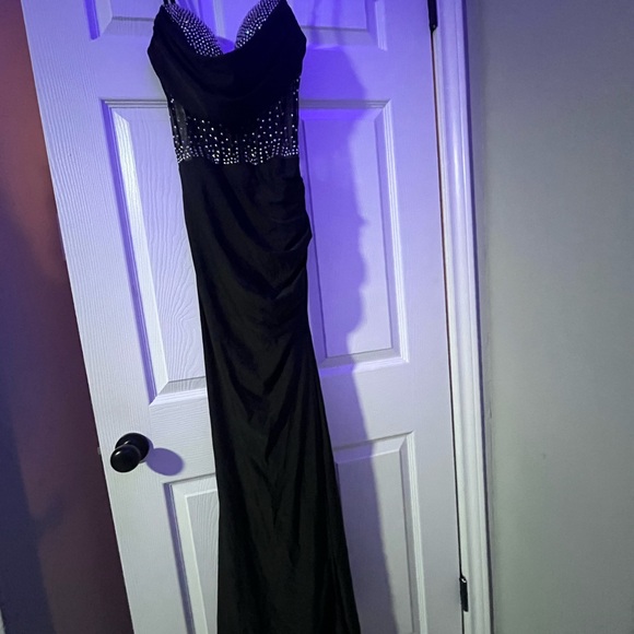 Elegant Black Sheer Evening Gown - Picture 3 of 3